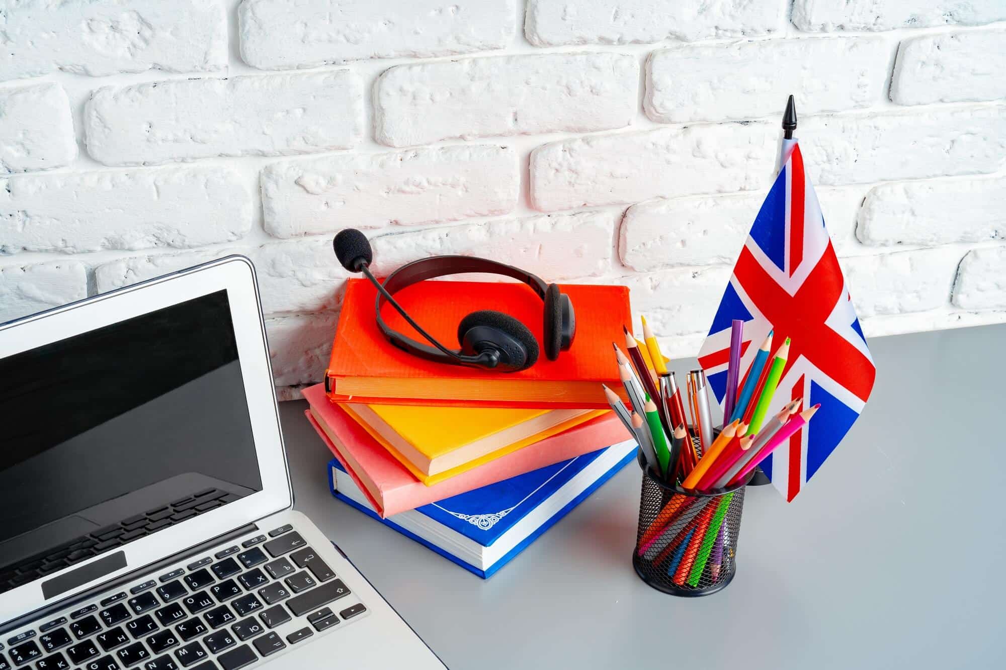 VOCABULARY Common phrasal verbs in English