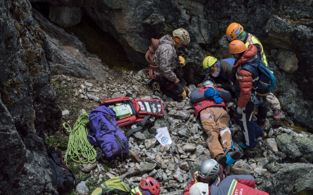 Search Intensifies for Young Hiker Missing on Huascarán